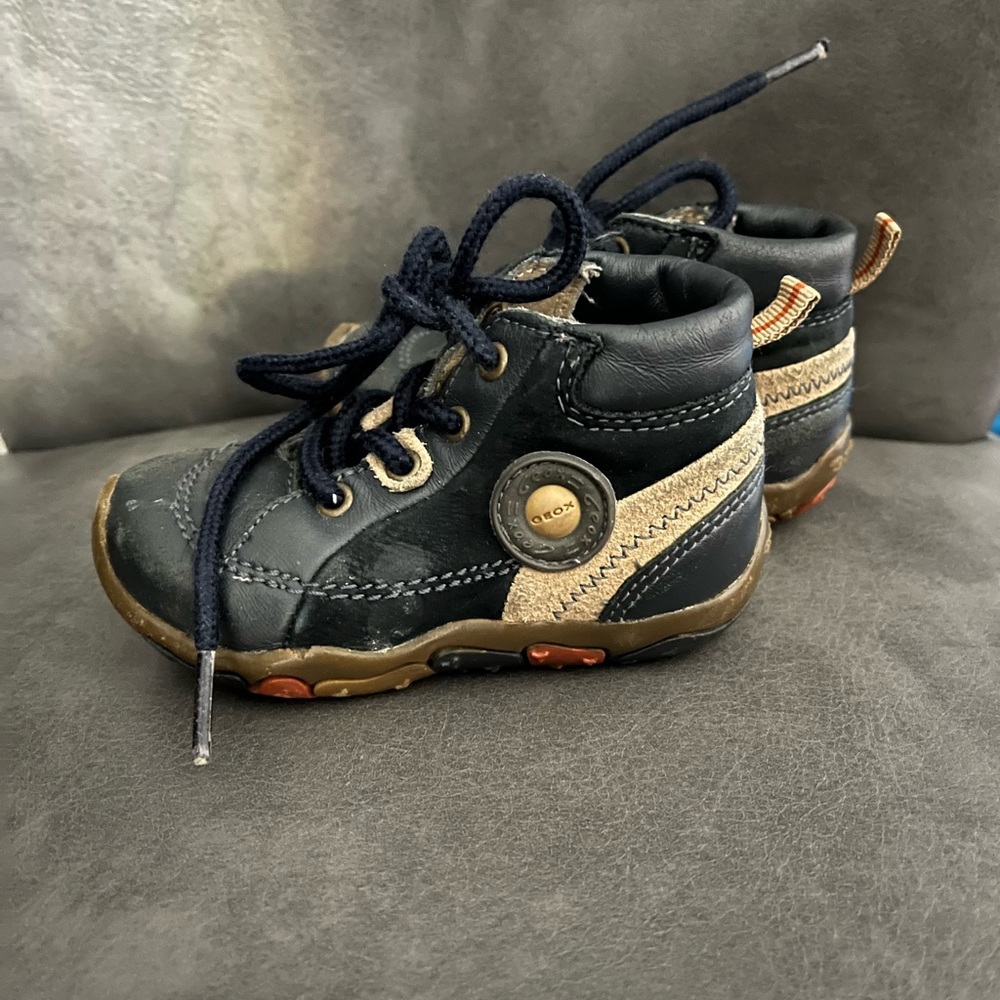 Geox boys toddler shoes sz 4.5 VGUC